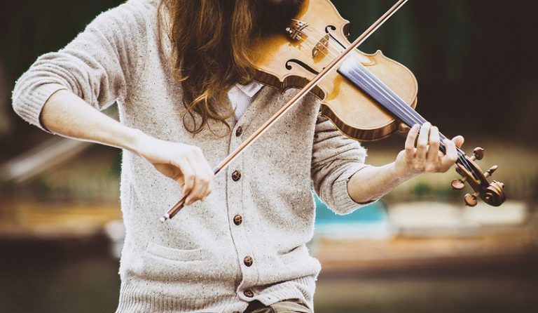 Lee más sobre el artículo UTILIZA LA MÚSICA.